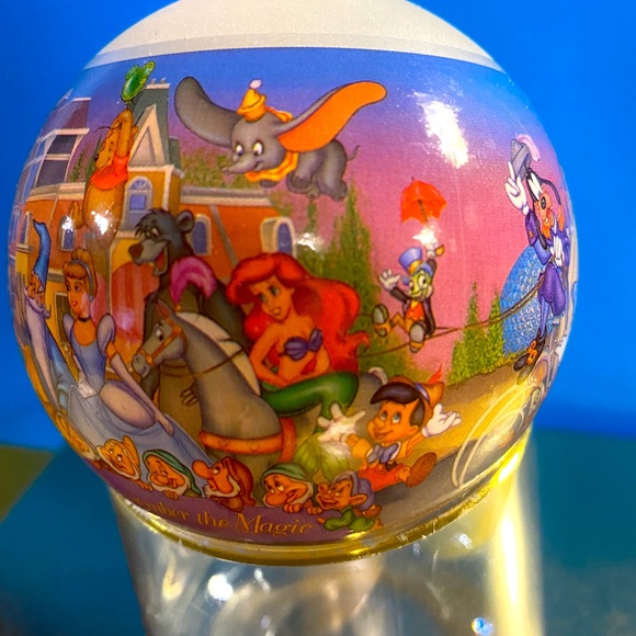 WALT DISNEY WORLD 25 YEARS REMEMBER THE MAGIC HOLIDAY CHRISTMAS ORNAMENT - Picture 6 of 16
